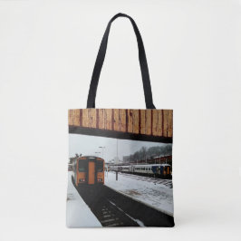 Twee treinen op het station tote bag