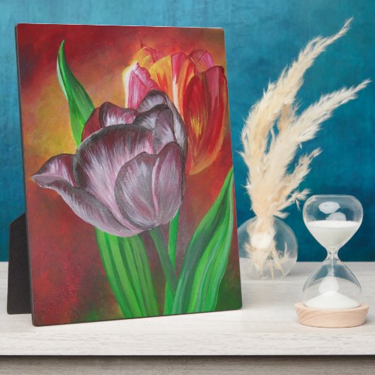 Twee tulpen tegen rode achtergrond fotoplaat (Zijkant)