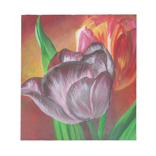 Twee tulpen tegen rode achtergrond notitieblok (Voorkant)