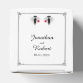 Twee Tuxedos op Witte Gay Bruiloft Favor Box Bedankdoosjes (Bovenkant)