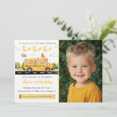 Twee Twee Twee Schoolbus 2e Verjaardagsuitnodiging Kaart (Staand voorkant)