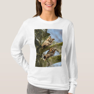 Twee uilen in het bos, vogels, dieren in het wild t-shirt