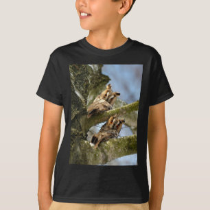 Twee uilen in het bos, vogels, dieren in het wild t-shirt