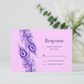 Twee van een Kind Peacock Feathers RSVP Kaartje (Staand voorkant)