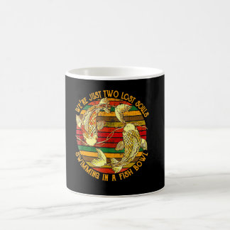 Twee verloren zielen zwemmen in een visbak koffiemok