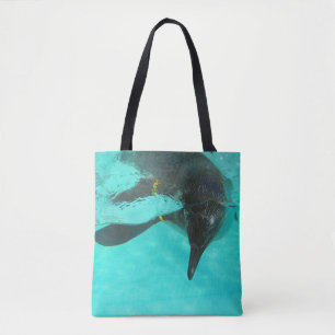 Twee verschillende pinguïns op blauwe boodschappen tote bag