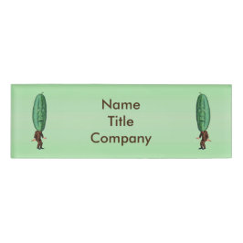 Twee Vintage Groene Pickle Mannen van Koel in Suit Naambadge