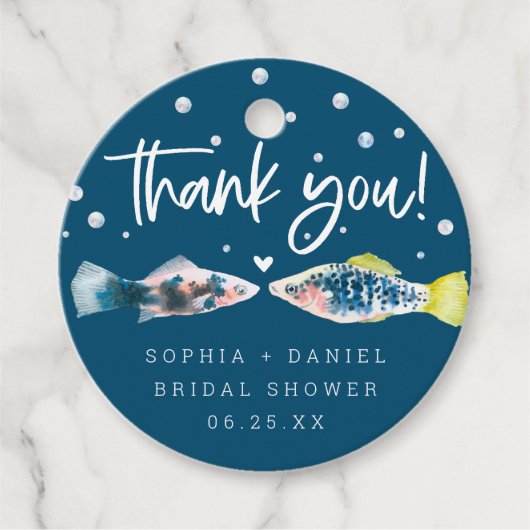 Twee vissen minder in zee bruidsshower favor label (Voorkant)