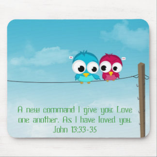 Twee vogels op een draad muismat