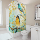 Twee vogels zittend op boomtak douchegordijn (In situ)