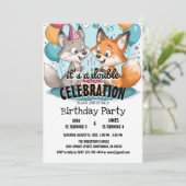 Twee vossen en ballonnen dubbel verjaardagsfeest i kaart (Staand voorkant)