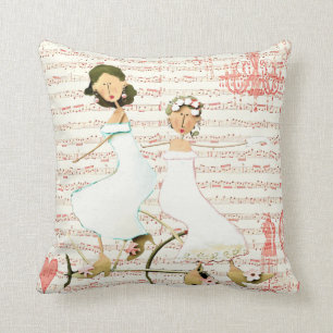 Twee vrouwen op een fiets kussen