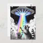 Twee Wasberen en Regenboog UFO in wilde bloemenwei Briefkaart (Voorkant / Achterkant)