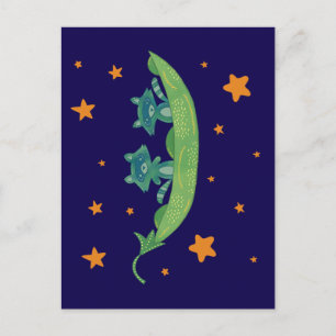 Twee wasberen in een erwtenpeul   Whimsical Folk A Briefkaart