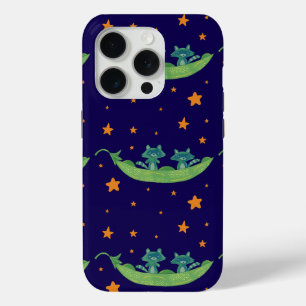 Twee wasberen in een erwtenpeul Whimsical Folk A iPhone 15 Pro Case