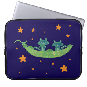 Twee wasberen in een erwtenpeul   Whimsical Folk A Laptop Sleeve