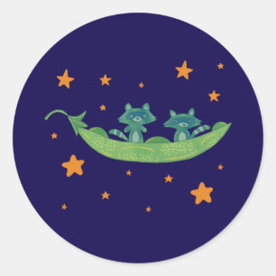 Twee wasberen in een erwtenpeul   Whimsical Folk A Ronde Sticker