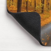 Twee wegen in een herfstbos muismat (Hoek)