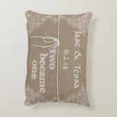 Twee werden één bruiloft accent kussen (Achterkant (Verticaal))