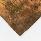 Twee westerne cowboys die paardrijden met een wild fleece deken (Hoek)