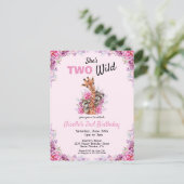 Twee Wild Pink Safari Giraffe Floral Birthday Part Uitnodiging Briefkaart (Staand voorkant)