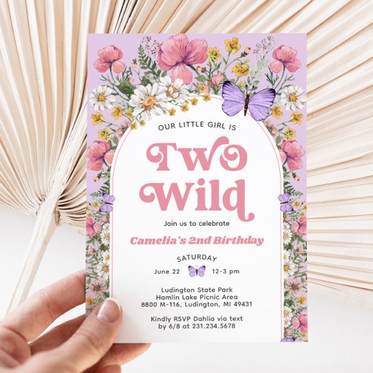 Twee Wild Wildflower vlinder verjaardagsuitnodigin Kaart