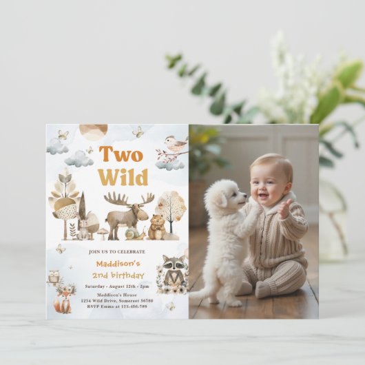 Twee wilde bosdieren 2e verjaardagsfeest foto kaart (Staand voorkant)