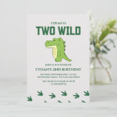 Twee Wilde Dinosaurus 1e Verjaardag Party Uitnodig Kaart (Staand voorkant)
