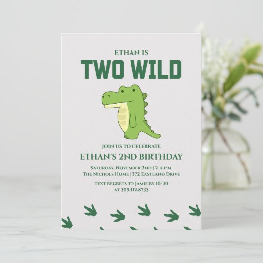 Twee Wilde Dinosaurus 1e Verjaardag Party Uitnodig Kaart (Staand voorkant)