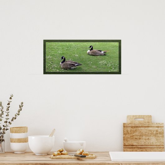 Twee wilde eenden op groen gras. Landschapsdier Poster (Keuken)