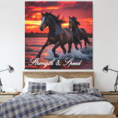 Twee wilde paarden racen tegen een brandende hemel canvas afdruk (Insitu (Slaapkamer))