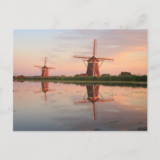 Twee windmolens met reflectie bij zonsondergang briefkaart (Voorkant)