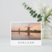 Twee windmolens met reflectie bij zonsondergang briefkaart (Staand voorkant)