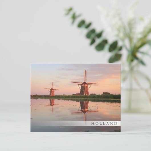 Twee windmolens met reflectie bij zonsondergang briefkaart (Staand voorkant)