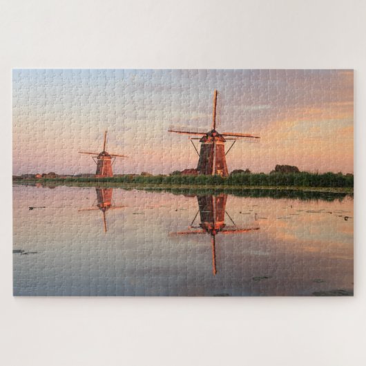 Twee windmolens met reflectie bij zonsondergang legpuzzel (Horizontaal)