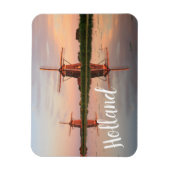 Twee windmolens met reflectie bij zonsondergang magneet (Verticaal)