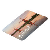 Twee windmolens met reflectie bij zonsondergang magneet (Linkerzijde)