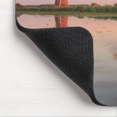 Twee windmolens met reflectie bij zonsondergang muismat (Hoek)