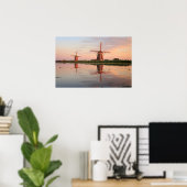 Twee windmolens met reflectie bij zonsondergang poster (Thuiskantoor)