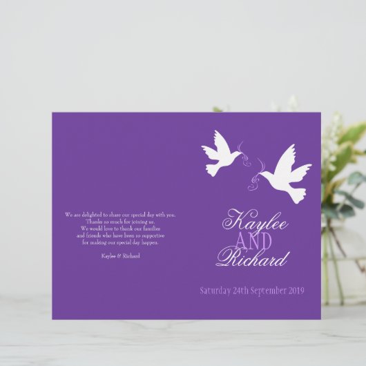 Twee witte doven paarse ribbenweddenschap (Staand voorkant)