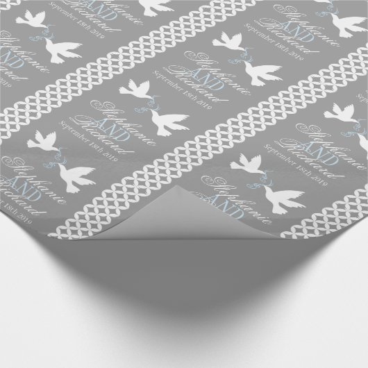 Twee witte duiven, grijs bruiloft cadeau voor verp cadeaupapier (Hoek)