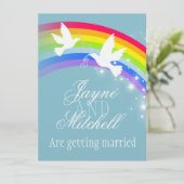 Twee witte duiven regenboog bruiloft blauw grijs u kaart (Staand voorkant)