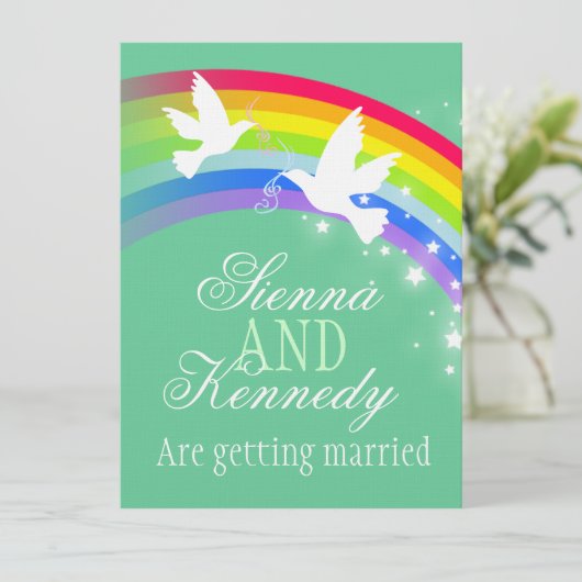 Twee witte duiven regenboog bruiloft groene kleur  kaart (Staand voorkant)