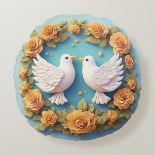 Twee witte duiven te midden van een bloemenpatroon rond kussen