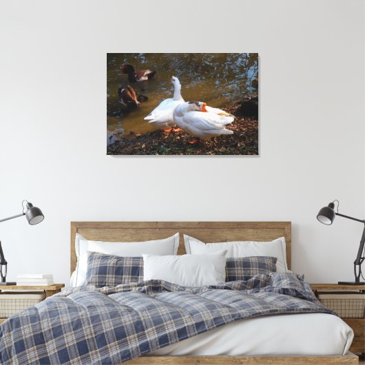 twee witte ganzen en twee mandarijneenden canvas afdruk (Insitu (Slaapkamer))