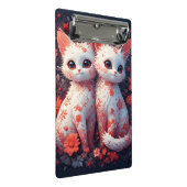 Twee witte katjes en bloemen mini klembord (Schuin)