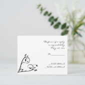 Twee witte packs en een hartritekaart RSVP kaartje (Staand voorkant)