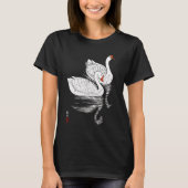 Twee witte swans op een pool -  Japans T-shirt (Voorkant)