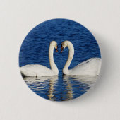 Twee witte Swans vormen het Geheime Teken Ronde Button 5,7 Cm (Voorkant)