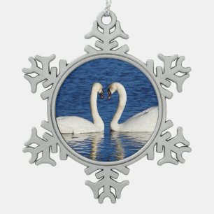 Twee witte Swans vormen het Geheime Teken Tin Sneeuwvlok Ornament